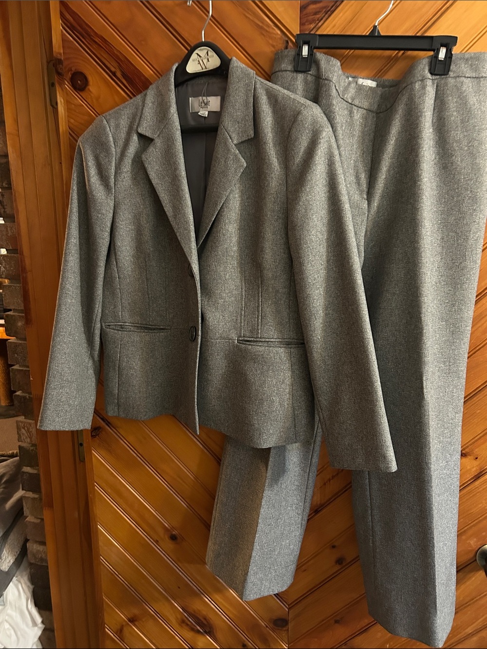 Le Suit Grey Women's Blazer and Matching Trousers. 12P
